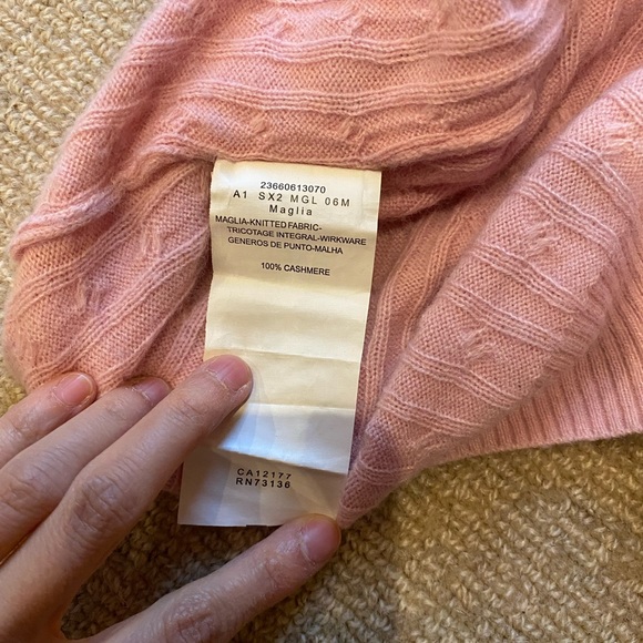 Scoop neck cashmere sweater.  Pretty in pink. - Picture 6 of 7